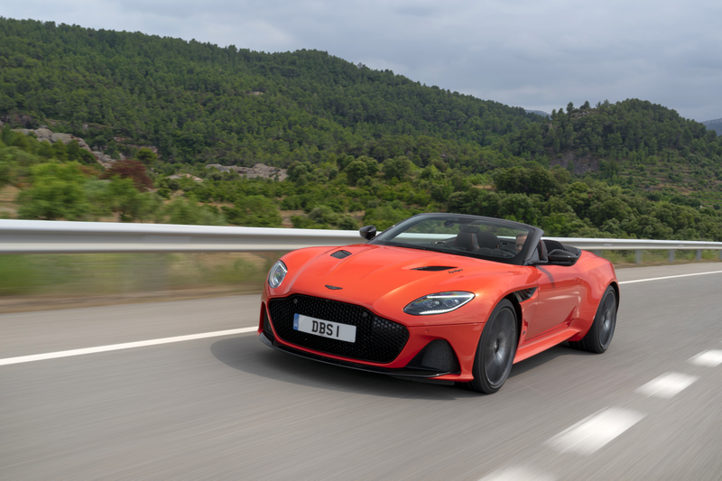 Illustration for article titled The Aston Martin DBS Superleggera Volante Is a 200 MPH Convertible With Two Distinct Personalities